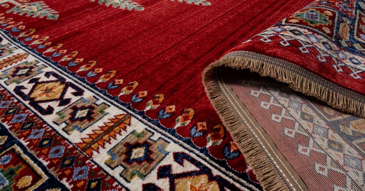 فرش دستباف/راهنمای کامل نگهداری از فرش دستباف: حفظ زیبایی و افزایش طول عمر